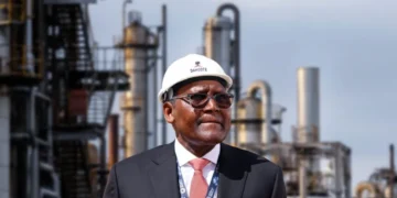Dangote Refinery Taps Ex-Shell, OQ8 Boss as New CEO